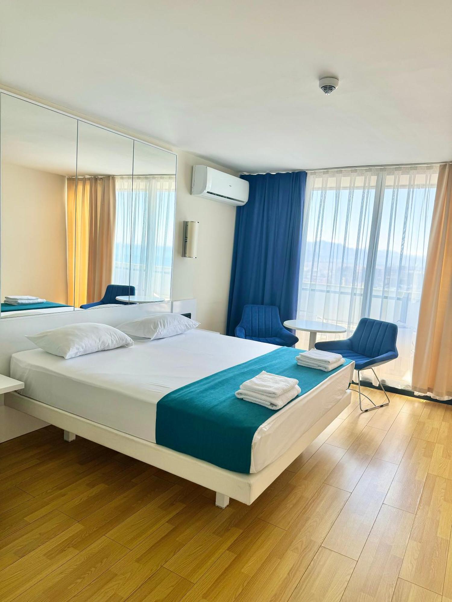 Lux Apartaments Batum Dış mekan fotoğraf