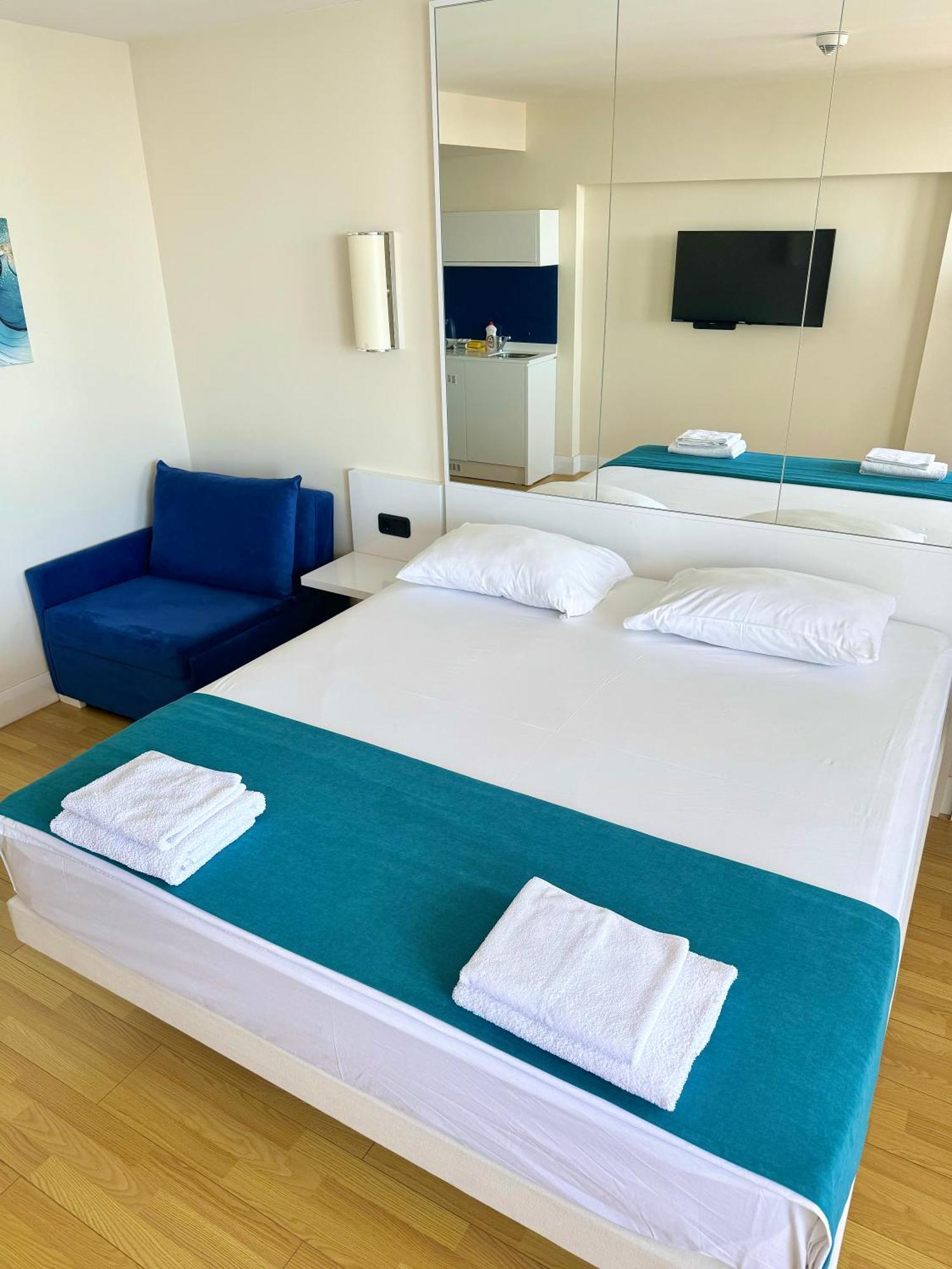 Lux Apartaments Batum Dış mekan fotoğraf