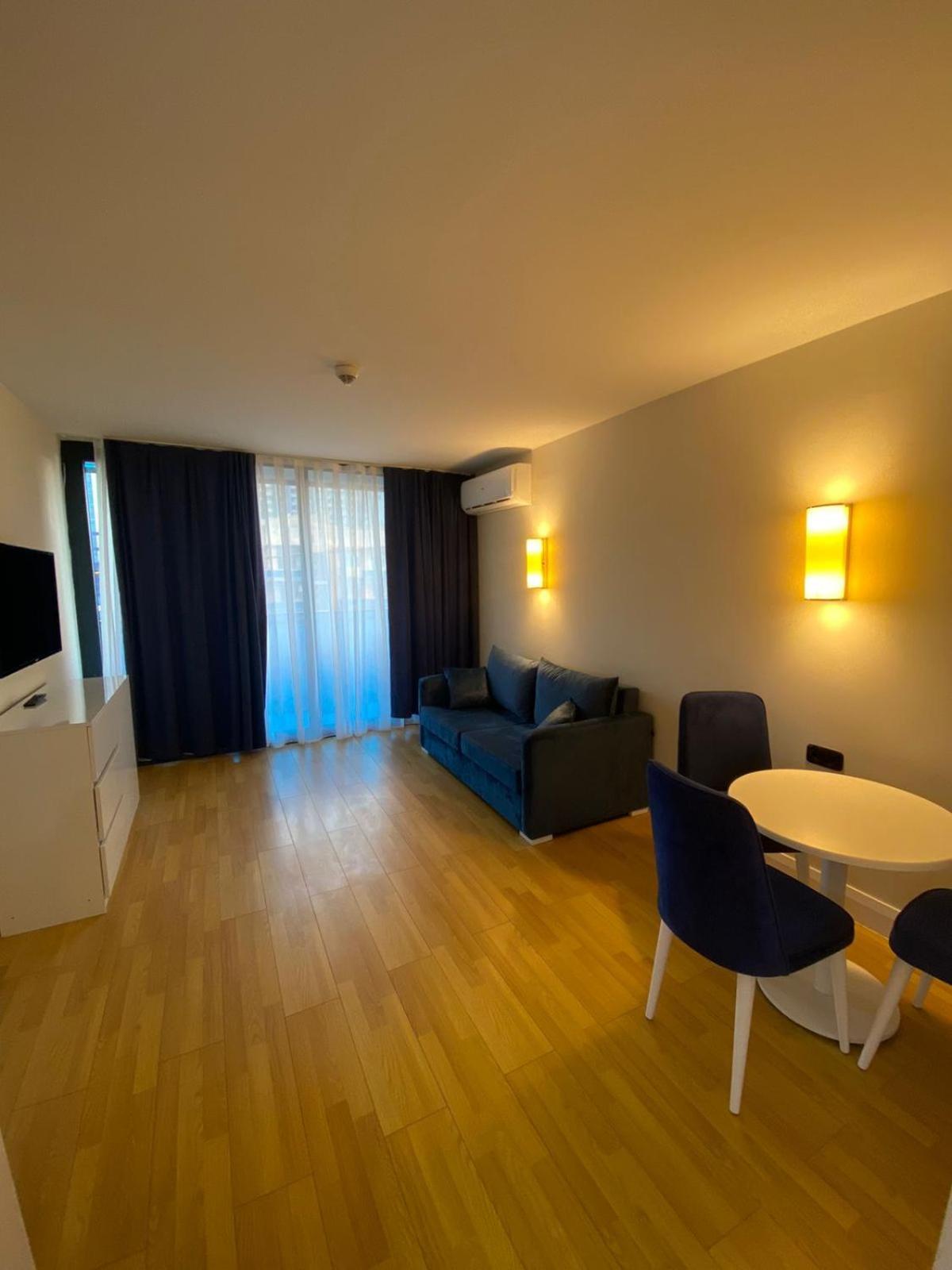 Lux Apartaments Batum Oda fotoğraf